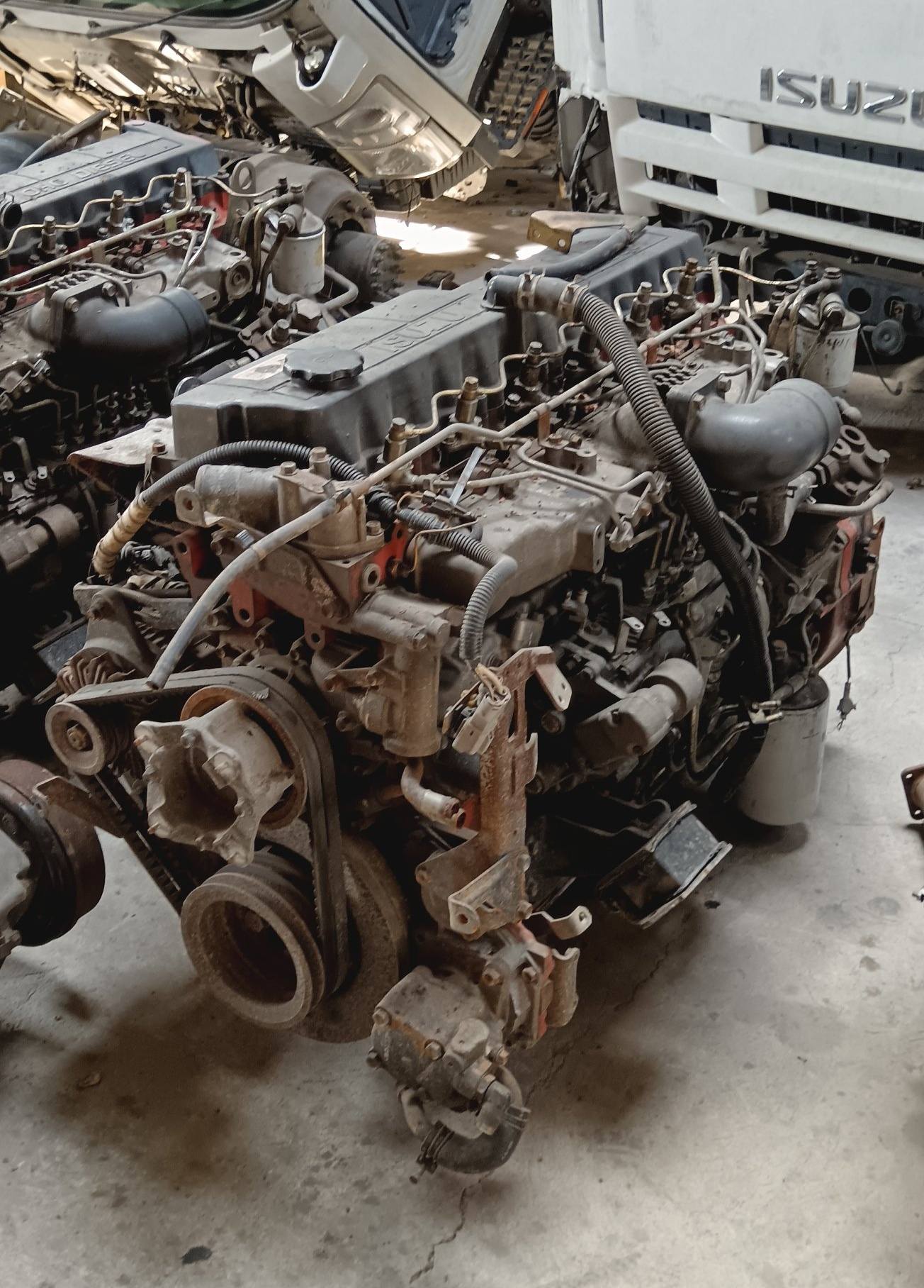 Motor Isuzu 6HH1 8.2L Diesel